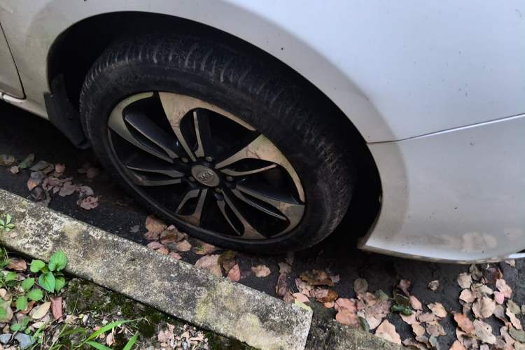 Used BYD Qin New Energy 2015 1.5T Dual-Crown Flagship Edition Right Front Wheel Hub