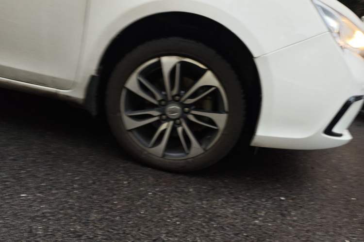 Used BYD Qin New Energy 2015 1.5T Dual-Crown Flagship Plus Edition Right Front Wheel Hub