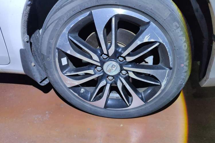 Used BYD Qin New Energy 2015 1.5T Dual-Crown Flagship Plus Edition Right Front Wheel Hub
