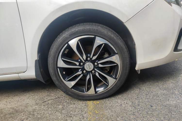 Used BYD Qin New Energy 2015 1.5T Dual-Crown Flagship Plus Edition Right Front Wheel Hub