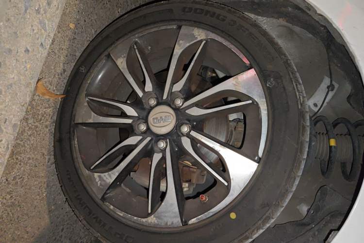 Used BYD Qin New Energy 2015 1.5T Dual-Crown Flagship Edition Right Front Wheel Hub