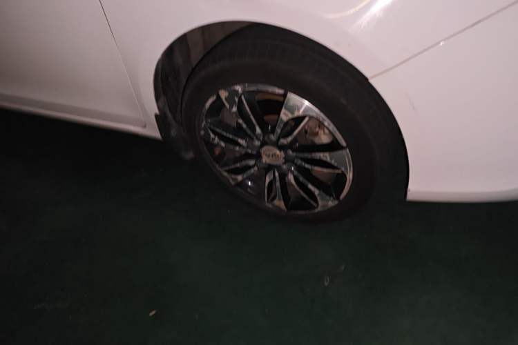 Used BYD Qin New Energy 2015 1.5T Dual-Crown Flagship Plus Edition Right Front Wheel Hub