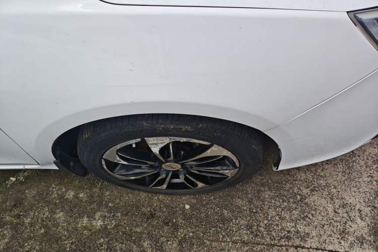 Used BYD Qin New Energy 2015 1.5T Dual-Crown Flagship Plus Edition Right Front Wheel Hub