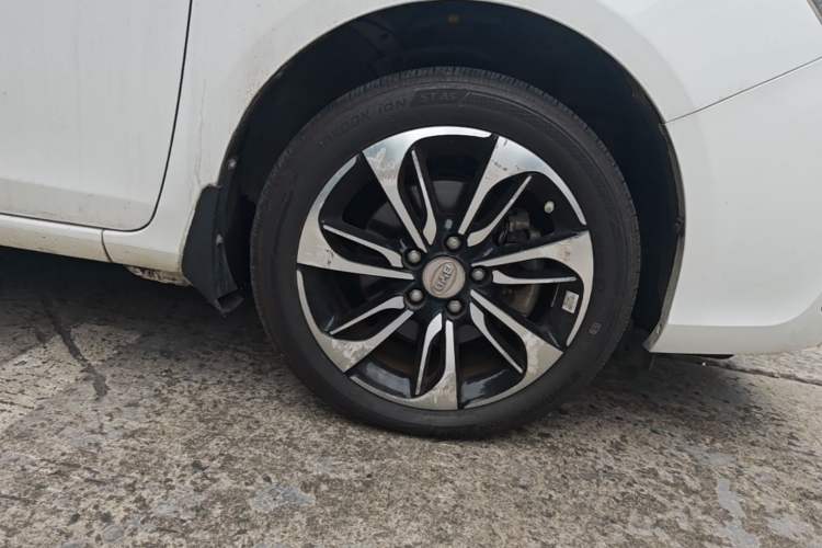 Used BYD Qin New Energy 2015 1.5T Dual-Crown Flagship Plus Edition Right Front Wheel Hub