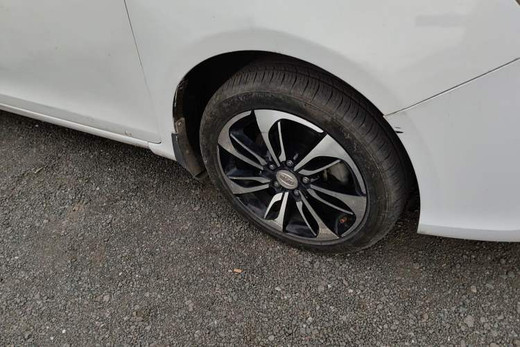 Used BYD Qin New Energy 2015 1.5T Dual-Crown Flagship Edition Right Front Wheel Hub
