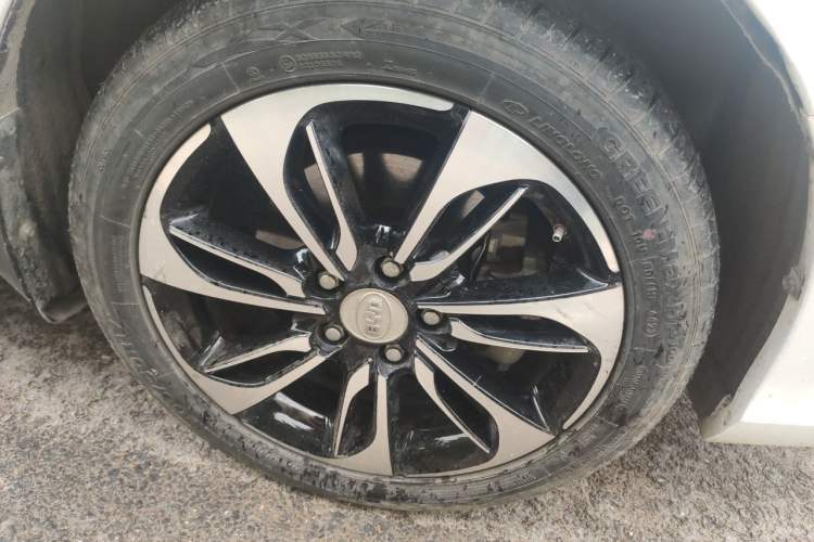 Used BYD Qin New Energy 2015 1.5T Dual-Crown Flagship Plus Edition Right Front Wheel Hub