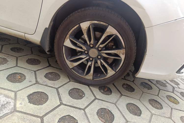 Used BYD Qin New Energy 2015 1.5T Dual-Crown Flagship Plus Edition Right Front Wheel Hub