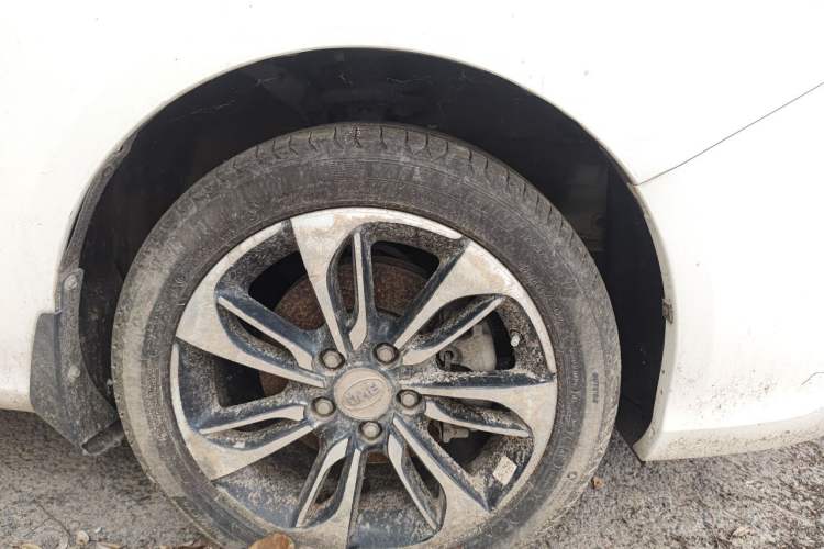Used BYD Qin New Energy 2015 1.5T Dual-Crown Flagship Plus Edition Right Front Wheel Hub