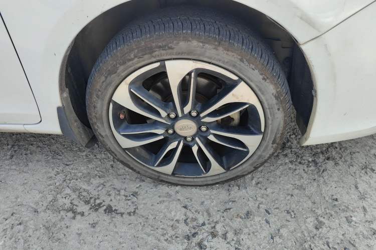 Used BYD Qin New Energy 2015 1.5T Dual-Crown Flagship Edition Right Front Wheel Hub