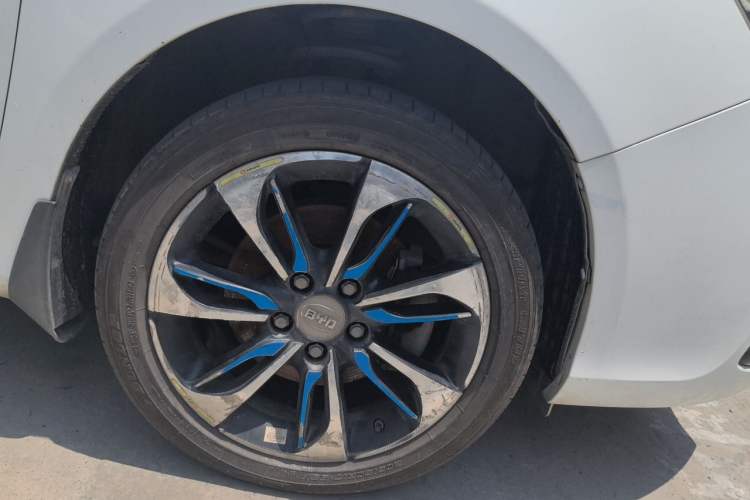 Used BYD Qin New Energy 2015 1.5T Dual-Crown Flagship Plus Edition Right Front Wheel Hub
