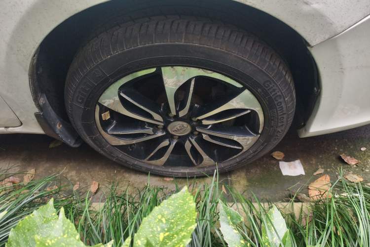 Used BYD Qin New Energy 2015 1.5T Dual-Crown Flagship Plus Edition Right Front Wheel Hub