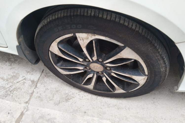 Used BYD Qin New Energy 2015 1.5T Dual-Crown Flagship Plus Edition Right Front Wheel Hub
