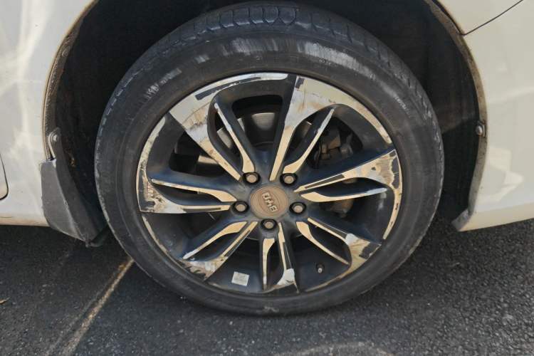 Used BYD Qin New Energy 2015 1.5T Dual-Crown Flagship Plus Edition Right Front Wheel Hub
