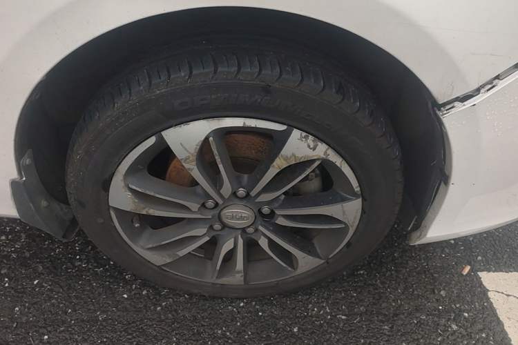 Used BYD Qin New Energy 2015 1.5T Dual-Crown Flagship Plus Edition Right Front Wheel Hub