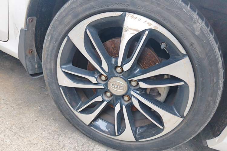 Used BYD Qin New Energy 2015 1.5T Dual-Crown Flagship Plus Edition Right Front Wheel Hub