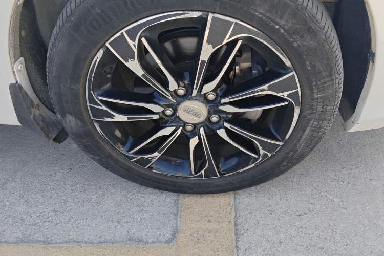Used BYD Qin New Energy 2015 1.5T Dual-Crown Flagship Edition Right Front Wheel Hub