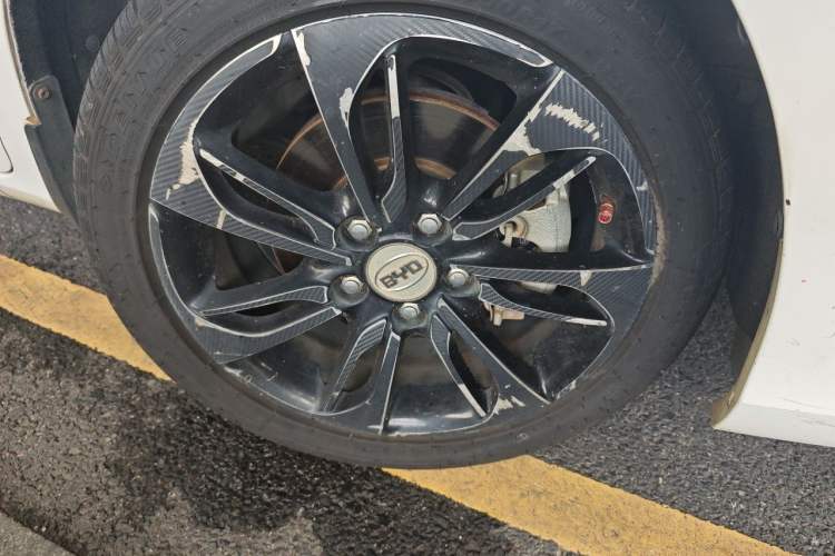 Used BYD Qin New Energy 2015 1.5T Dual-Crown Flagship Edition Right Front Wheel Hub