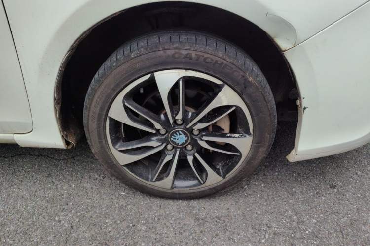 Used BYD Qin New Energy 2015 1.5T Dual-Crown Flagship Edition Right Front Wheel Hub