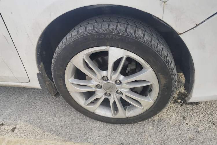 Used BYD Qin New Energy 2015 1.5T Dual-Crown Flagship Edition Right Front Wheel Hub