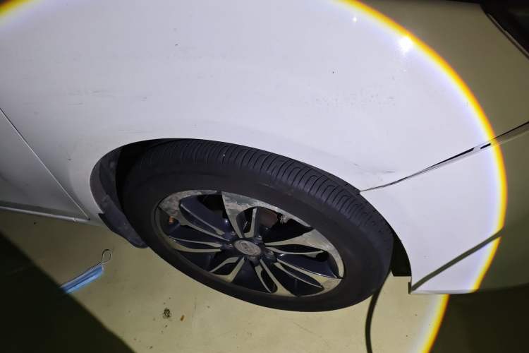 Used BYD Qin New Energy 2015 1.5T Dual-Crown Flagship Edition Right Front Wheel Hub