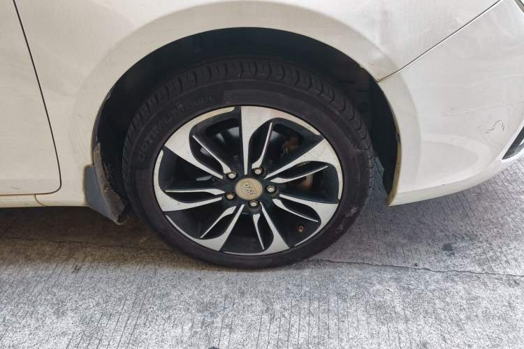 Used BYD Qin New Energy 2015 1.5T Dual-Crown Flagship Edition Right Front Wheel Hub