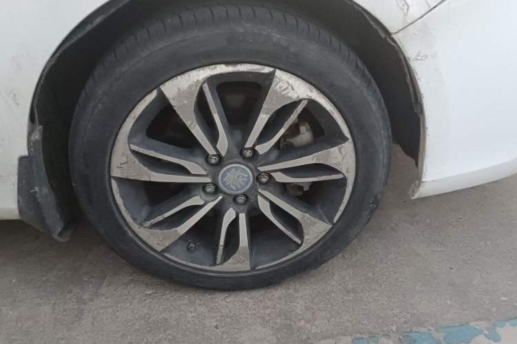 Used BYD Qin New Energy 2015 1.5T Dual-Crown Flagship Plus Edition Right Front Wheel Hub