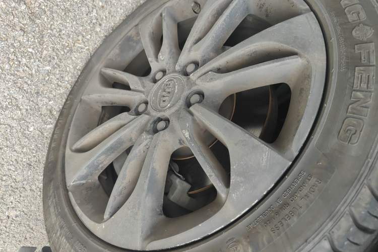 Used BYD Qin New Energy 2015 1.5T Dual-Crown Flagship Plus Edition Right Front Wheel Hub