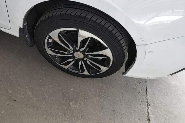 Used BYD Qin New Energy 2015 1.5T Dual-Crown Flagship Plus Edition Right Front Wheel Hub
