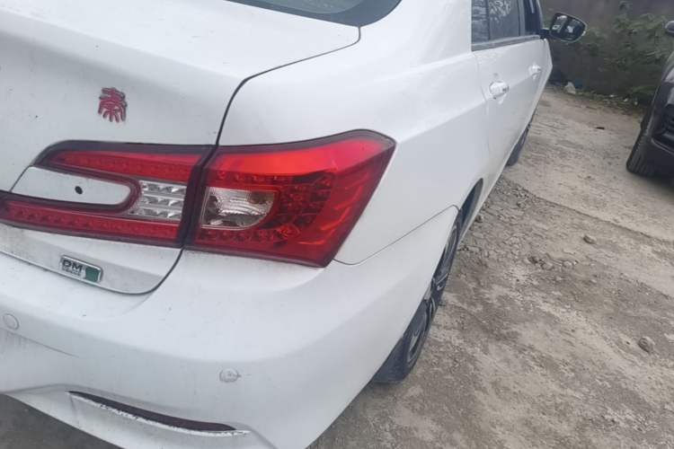 Used BYD Qin New Energy 2015 1.5T Dual-Crown Flagship Edition Right Rear Taillight