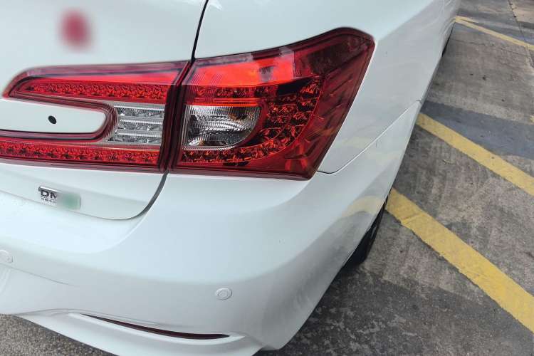 Used BYD Qin New Energy 2015 1.5T Dual-Crown Flagship Plus Edition Right Rear Taillight