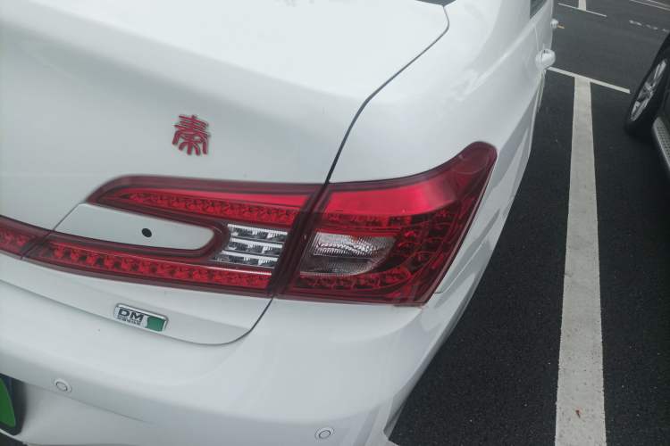 Used BYD Qin New Energy 2015 1.5T Dual-Crown Flagship Plus Edition Right Rear Taillight