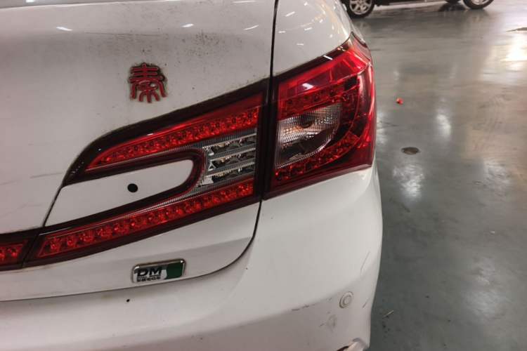 Used BYD Qin New Energy 2015 1.5T Dual-Crown Flagship Edition Right Rear Taillight