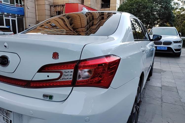 Used BYD Qin New Energy 2015 1.5T Dual-Crown Flagship Plus Edition Right Rear Taillight