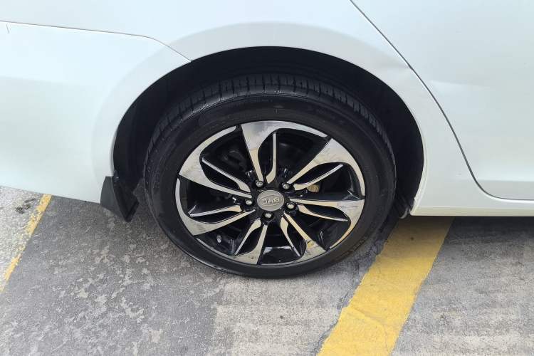 Used BYD Qin New Energy 2015 1.5T Dual-Crown Flagship Plus Edition Right Rear Wheel Hub