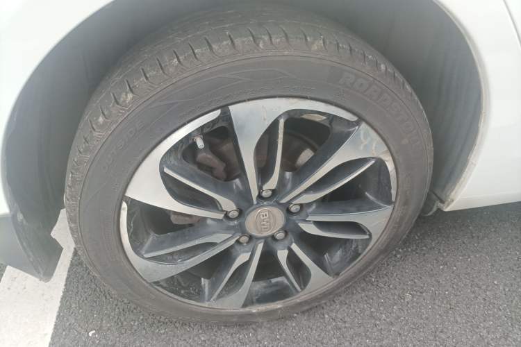 Used BYD Qin New Energy 2015 1.5T Dual-Crown Flagship Plus Edition Right Rear Wheel Hub
