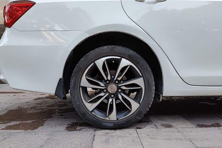 Used BYD Qin New Energy 2015 1.5T Dual-Crown Flagship Plus Edition Right Rear Wheel Hub