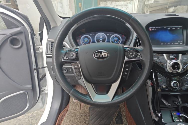 Used BYD Qin New Energy 2015 1.5T Dual-Crown Flagship Edition Steering Wheel