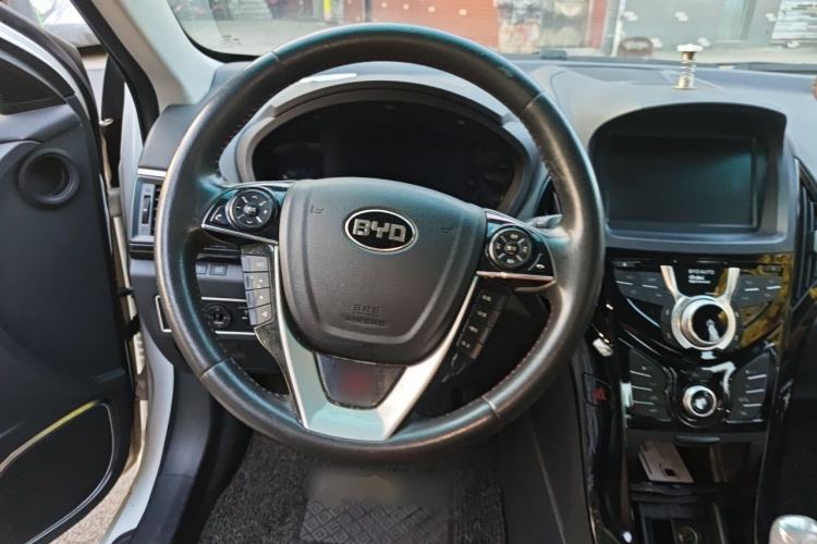 Used BYD Qin New Energy 2015 1.5T Dual-Crown Flagship Plus Edition Steering Wheel