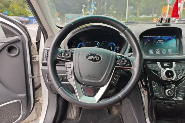 Used BYD Qin New Energy 2015 1.5T Dual-Crown Flagship Plus Edition Steering Wheel