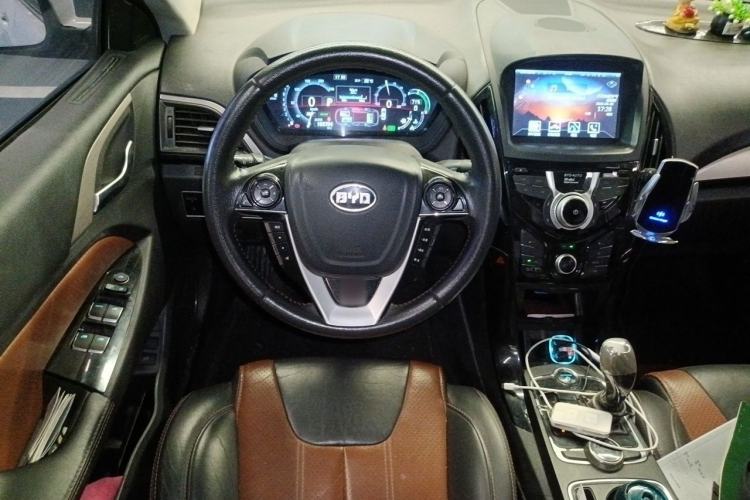 Used BYD Qin New Energy 2015 1.5T Dual-Crown Flagship Edition Steering Wheel