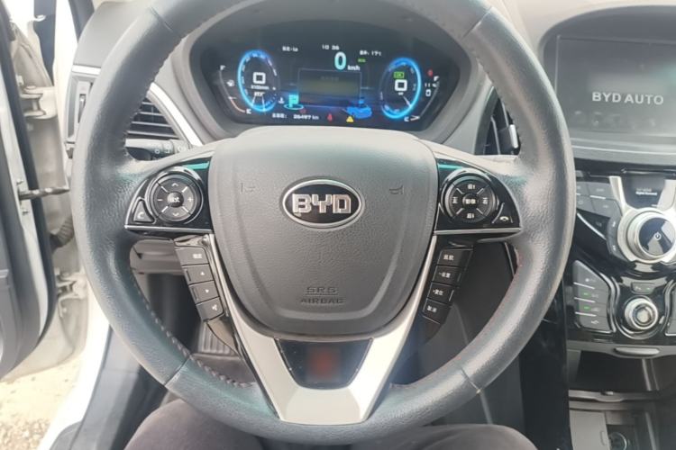 Used BYD Qin New Energy 2015 1.5T Dual-Crown Flagship Edition Steering Wheel