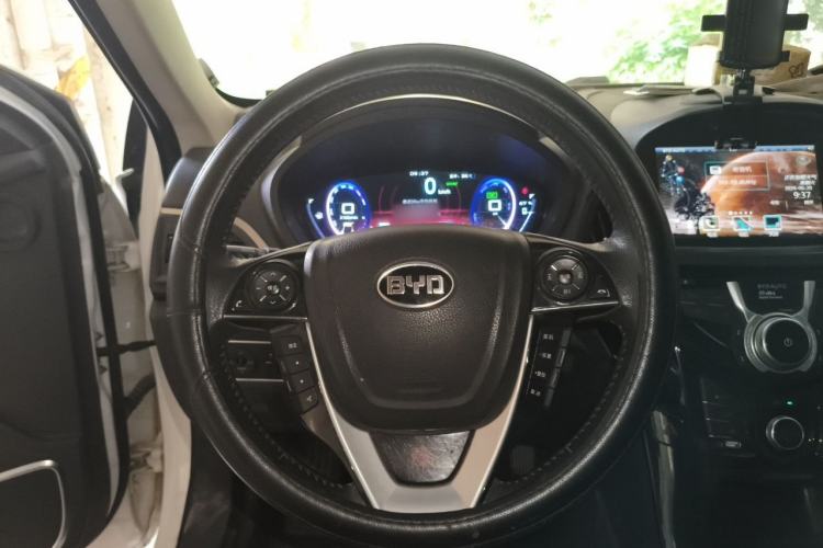 Used BYD Qin New Energy 2015 1.5T Dual-Crown Flagship Edition Steering Wheel