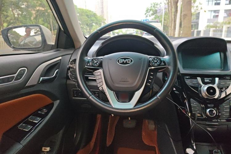 Used BYD Qin New Energy 2015 1.5T Dual-Crown Flagship Plus Edition Steering Wheel