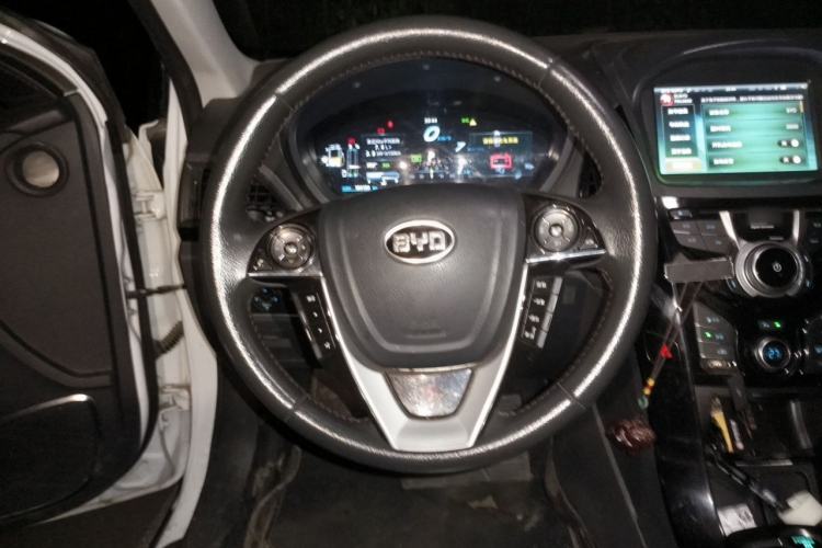 Used BYD Qin New Energy 2015 1.5T Dual-Crown Flagship Edition Steering Wheel