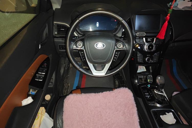 Used BYD Qin New Energy 2015 1.5T Dual-Crown Flagship Edition Steering Wheel