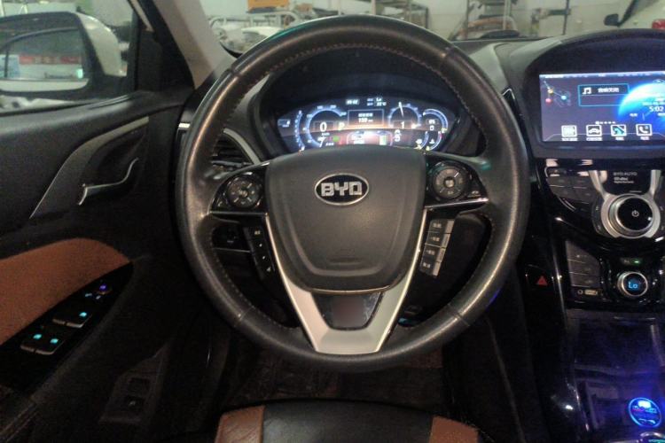 Used BYD Qin New Energy 2015 1.5T Dual-Crown Flagship Edition Steering Wheel