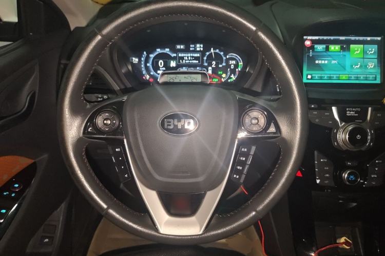 Used BYD Qin New Energy 2015 1.5T Dual-Crown Flagship Edition Steering Wheel