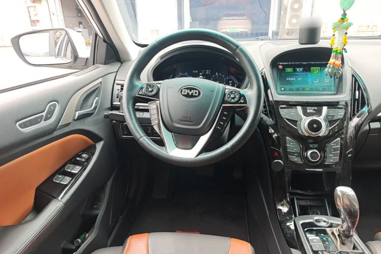 Used BYD Qin New Energy 2015 1.5T Dual-Crown Flagship Plus Edition Steering Wheel