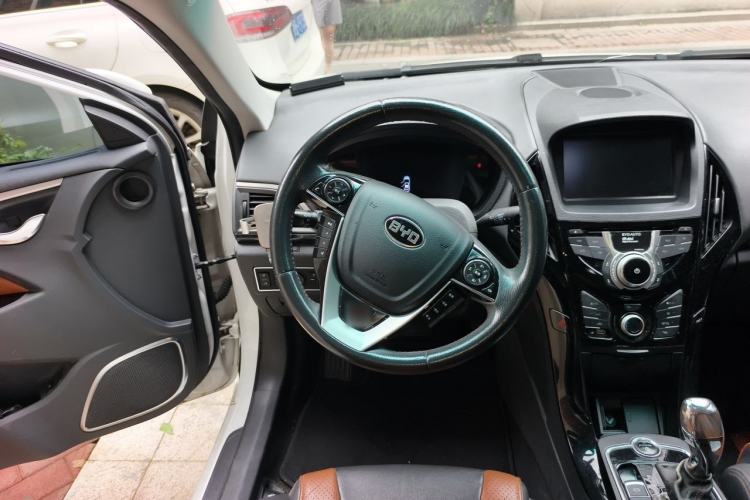 Used BYD Qin New Energy 2015 1.5T Dual-Crown Flagship Plus Edition Steering Wheel
