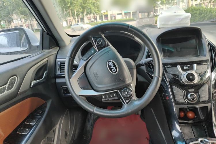 Used BYD Qin New Energy 2015 1.5T Dual-Crown Flagship Plus Edition Steering Wheel